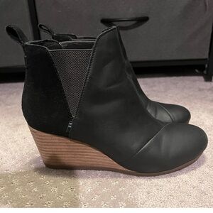 Tom’s Kelsey Wedge Boot